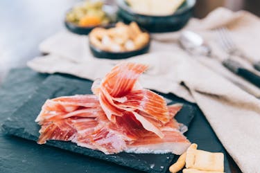 3-hour tapas and wine tour in Barcelona with a local guide